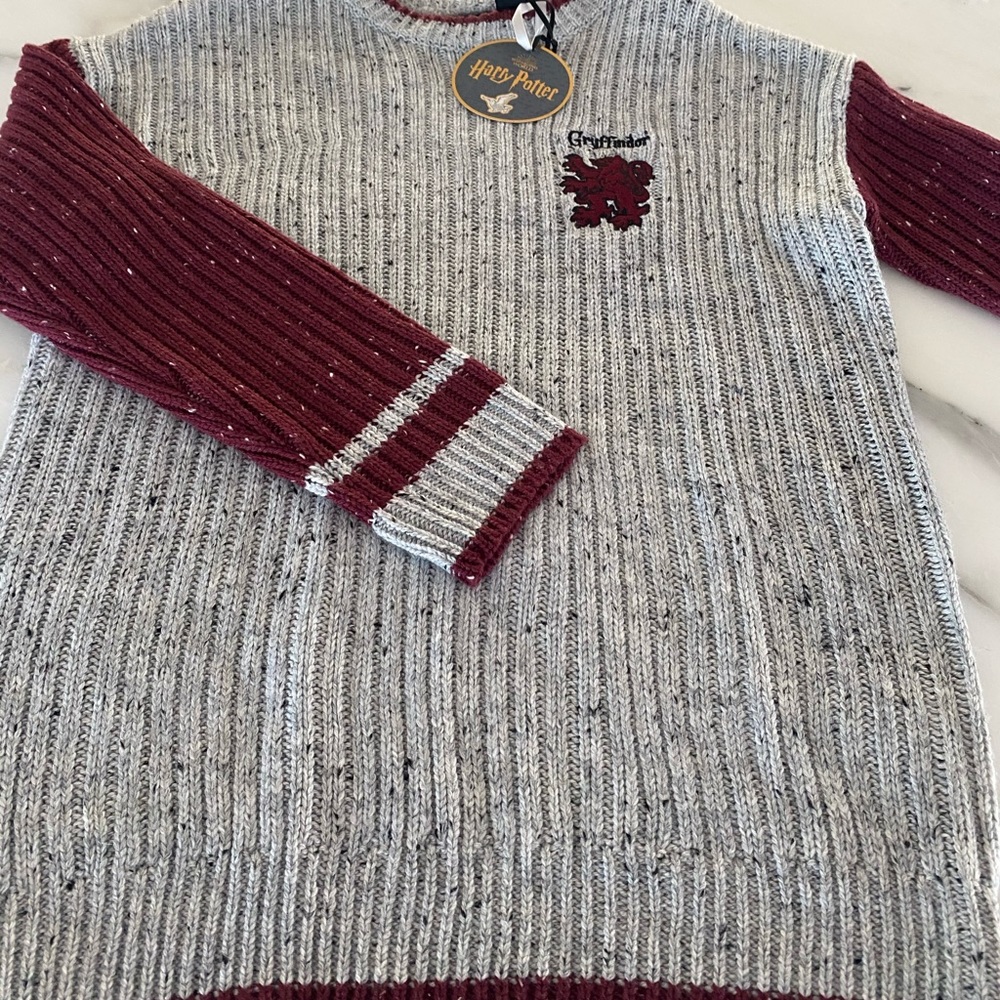 NWT Harry Potter Gryffindor sweater and scarf